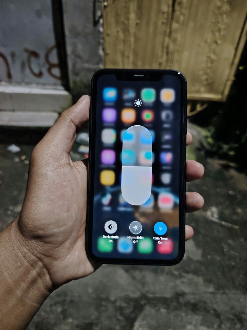 iPhone 11 (Category: iPhone 11 Series) located in Manila. Submitted by ecallierju53820 (Listing ID 1468837832, Image 3). Description: iPhone 11 64GB Smart/TNT sim only 80% Battery Health Face ID Working All parts original Negotiable Slight.