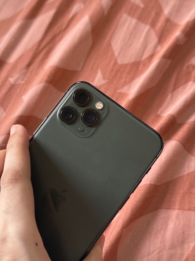 Iphone 11 Pro Max 64gb (Category: iPhone 11 Series) located in Muntinlupa City. Submitted by minobokki (Listing ID 1468759107, Image 3). Description: Iphone 11 Pro Max 64gb 80% battery life Well used zero to minor scratches only RFS: upgraded .