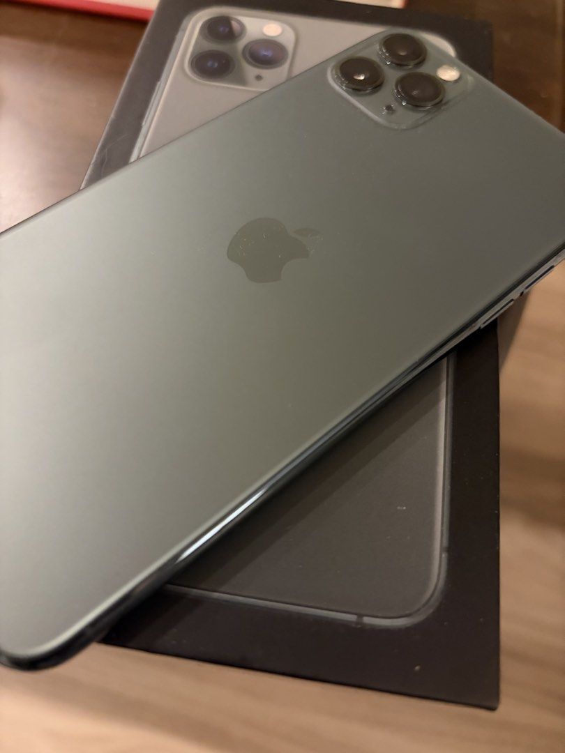 iphone 11 pro max (read description) (Category: iPhone 11 Series) located in Makati City. Submitted by sausage011 (Listing ID 1468720640, Image 1). Description: icloud issue, makinis physical appearance ng unit pati Ica ok pa 6k asking price meetup or pickup para ma check.