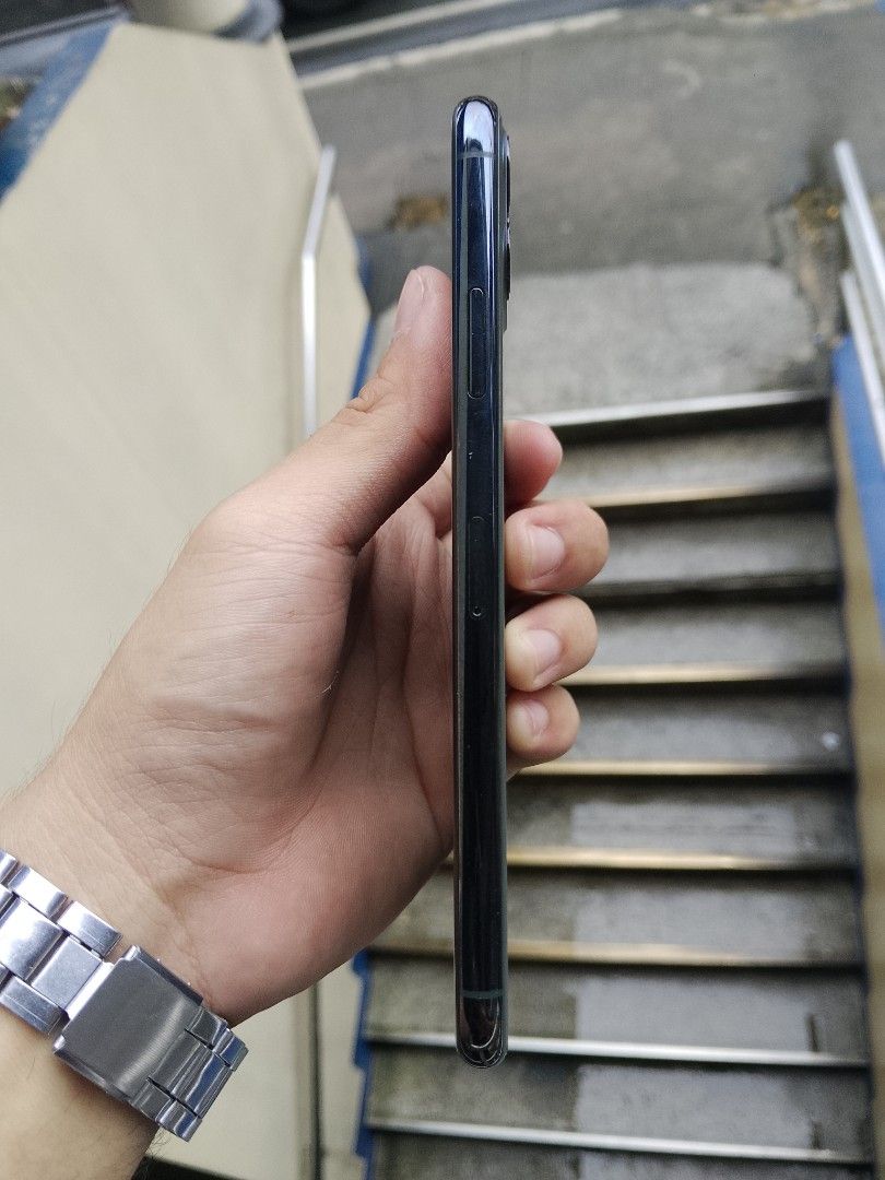 IPHONE 11 PROMAX 64GB 66BH (Category: iPhone 11 Series) located in Caloocan City. Submitted by kristanzzzx (Listing ID 1468763141, Image 3). Description: Walang issue all working, wala pa napalitan check the photos para di na paulit ulit slightly negotiable pa sa surebuyer Inclusion: Two cases and original charger.