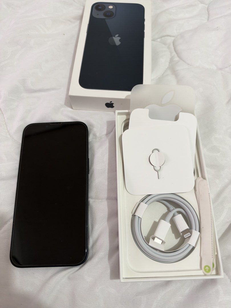 IPhone 13 128gb smart locked (Category: iPhone 13 Series) located in Mandaluyong City. Submitted by patmallari (Listing ID 1468714632, Image 2). Description: 83% battery health Took care of it well with tempered glass front and back, always with casing Complete with box, new C-lightning wires untouched, Mac sticker Comes with Anker heavy duty fast charging C-Lightning cable Comes with 2 original Apple A-Lightning cables Plug and play lightning wi