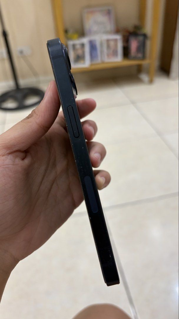 Iphone 13 (black) (Category: iPhone 13 Series) located in Manila. Submitted by calmbear-c343 (Listing ID 1468779970, Image 3). Description: Rfs: upgrade - 79% battery health - no repair -128 gb .
