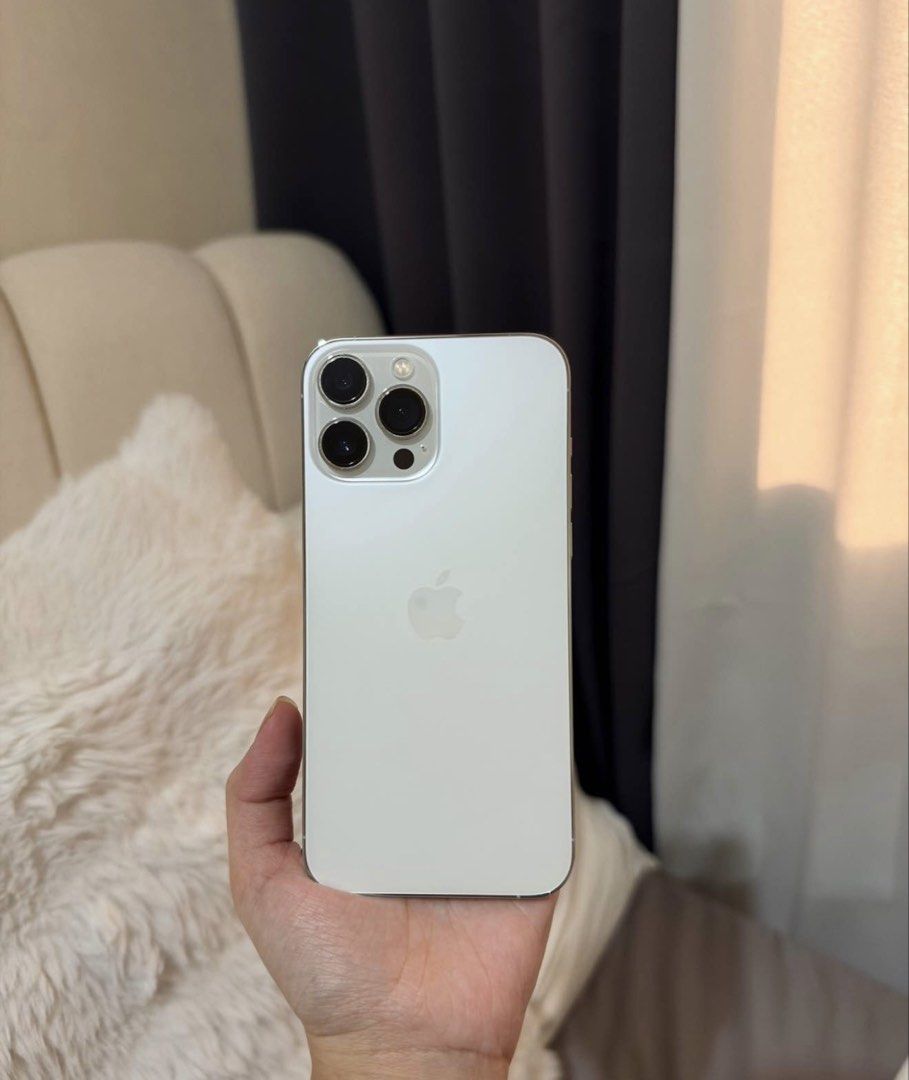 iPhone 13 pro max 128gb silver (Category: iPhone 13 Series) located in Manila. Submitted by markagcaoili19 (Listing ID 1468918891, Image 2). Description: ¡Phone 13 pro max 128gb 78% battery health (makunat) factory unlock (any sim) no dents or scratches makinis unli check at reset sa meet up unit orig box charger issue: replace lcd (genuine) means orig working 120hz refresh rate sa screen, sa powermac pinagawa sa trinoma face id not working yan l