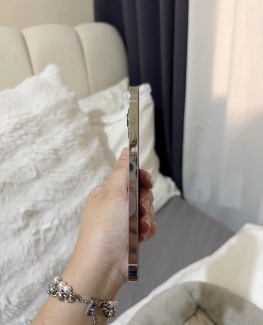 iPhone 13 pro max 128gb silver (Category: iPhone 13 Series) located in Manila. Submitted by markagcaoili19 (Listing ID 1468918891, Image 3). Description: ¡Phone 13 pro max 128gb 78% battery health (makunat) factory unlock (any sim) no dents or scratches makinis unli check at reset sa meet up unit orig box charger issue: replace lcd (genuine) means orig working 120hz refresh rate sa screen, sa powermac pinagawa sa trinoma face id not working yan l