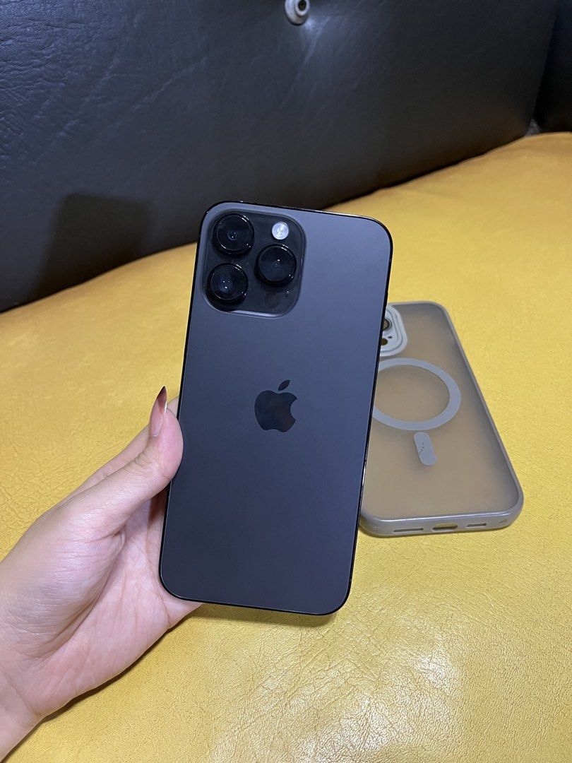 iphone 14 pro max space black 128gb (Category: iPhone 14 Series) located in Pasig City. Submitted by wornbyrei (Listing ID 1468729824, Image 1). Description: iPhone 14 pro max space black 128gb 83% battery health Unit , case only SMART,TNT sim only Honest issue : small dents check last pic No performance issues ₱ 26,500 1 week personal warranty Moneyback guaranteed pag peke 📍pasig city.