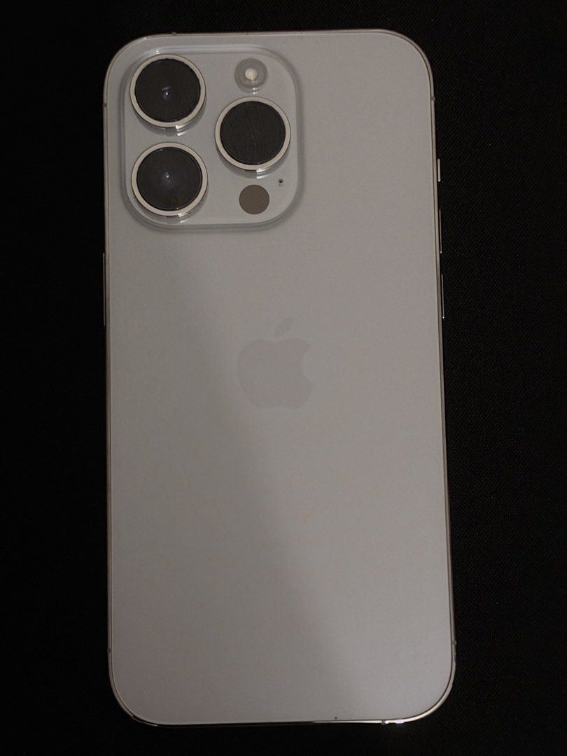 iPhone 14 Pro Silver (Category: iPhone 14 Series) located in Las Pinas. Submitted by xoxo.zie (Listing ID 1468809366, Image 1). Description: AS IS! Iphone 14 Pro 256gb Silver Personal Lady Owned - no box - 74% 📍 Alabang.