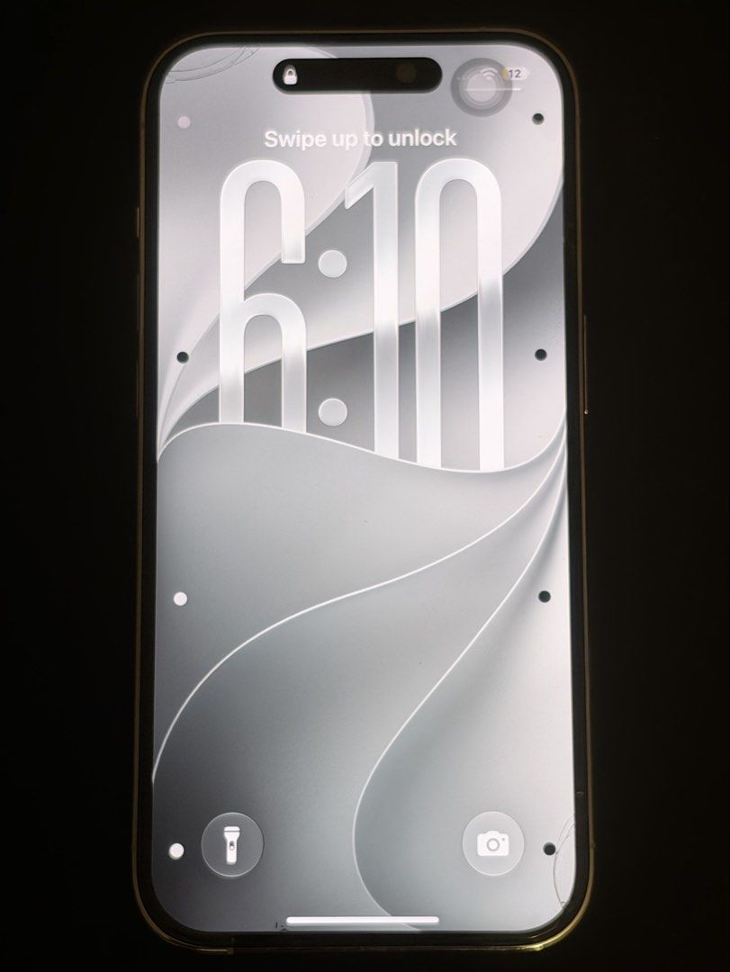 iPhone 14 Pro Silver (Category: iPhone 14 Series) located in Las Pinas. Submitted by xoxo.zie (Listing ID 1468809366, Image 2). Description: AS IS! Iphone 14 Pro 256gb Silver Personal Lady Owned - no box - 74% 📍 Alabang.