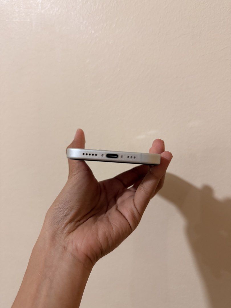Iphone 16 (Category: iPhone 16 Series) located in Abucay. Submitted by nabiwuh.06 (Listing ID 1468848793, Image 3). Description: 𑣲. Iphone 16 • White color • Lady owned • 128 GB • 91% BH • With no history of repair • Comes with a box, receipt, and cases • Bought from PowerMac last January 📍Meet up: Baguio/Pangasinan.