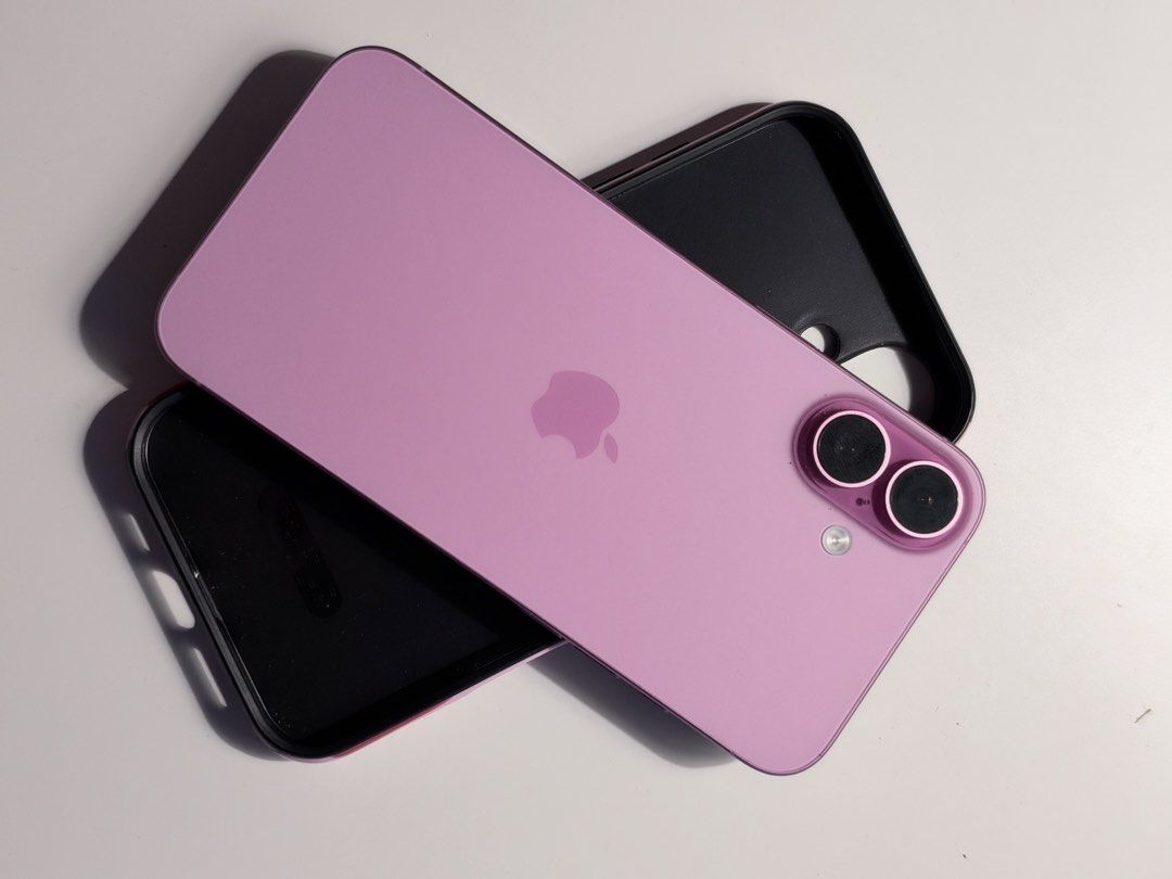 Iphone 16 PLUS 128 GB pink (Category: iPhone 16 Series) located in Paranaque City. Submitted by eriicapepito (Listing ID 1468807678, Image 2). Description: Hello! Send me a DM. First owner here, also RFS: upgraded price is still negotiable without box .