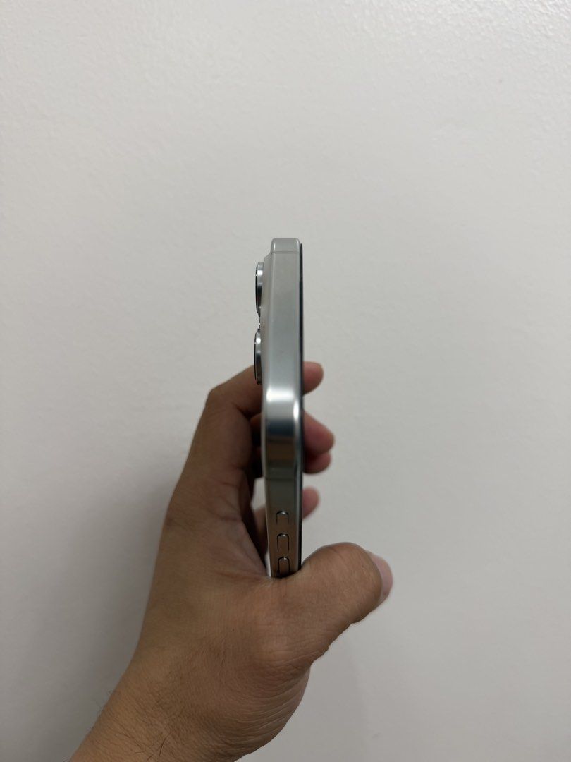 iPhone 16 Pro Max 256gb FU (Category: iPhone 16 Series) located in Quezon City. Submitted by mjsonlineshop (Listing ID 1468786341, Image 3). Description: iPhone 16 PRO MAX 256GB SILVER FACTORY UNLOCKED 99% smooth (May small dent dahil sa hard case. Hindi halata) 100% good condition 89% battery health Unit, cord and case ONLY 🔖 P43,500.00 LAST PRICE POSTED (PASS PO AKO SA 40K KUNIN KO NA) RFS: need cash 📍 JOLLIBEE ALTARAZA SJDM Bulacan ONLY 📍SM