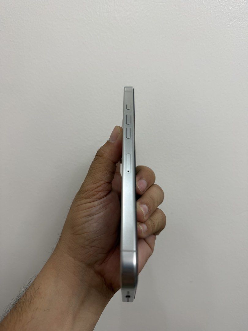 iPhone 16 Pro Max 256gb FU (Category: iPhone 16 Series) located in Quezon City. Submitted by mjsonlineshop (Listing ID 1468786341, Image 2). Description: iPhone 16 PRO MAX 256GB SILVER FACTORY UNLOCKED 99% smooth (May small dent dahil sa hard case. Hindi halata) 100% good condition 89% battery health Unit, cord and case ONLY 🔖 P43,500.00 LAST PRICE POSTED (PASS PO AKO SA 40K KUNIN KO NA) RFS: need cash 📍 JOLLIBEE ALTARAZA SJDM Bulacan ONLY 📍SM