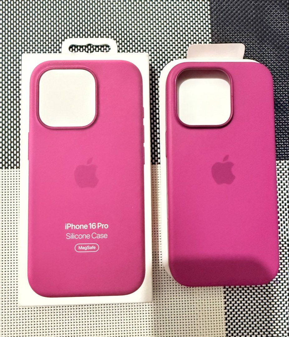 Iphone 16 Pro Silicon Case - Magsafe (Category: Cases & Sleeves) located in Paranaque City. Submitted by ceciliascollection (Listing ID 1468724321, Image 1). Description: Iphone 16 Pro Silicon Case - Magsafe ✔️Color: Fuchsia ✔️with box & paper bag ✔️Original Price ₱3,390.00 ✔️Authentic from Powermac Megamall 📌Hindi masyado nagamit as in parang bago pa RFS: upgrade .
