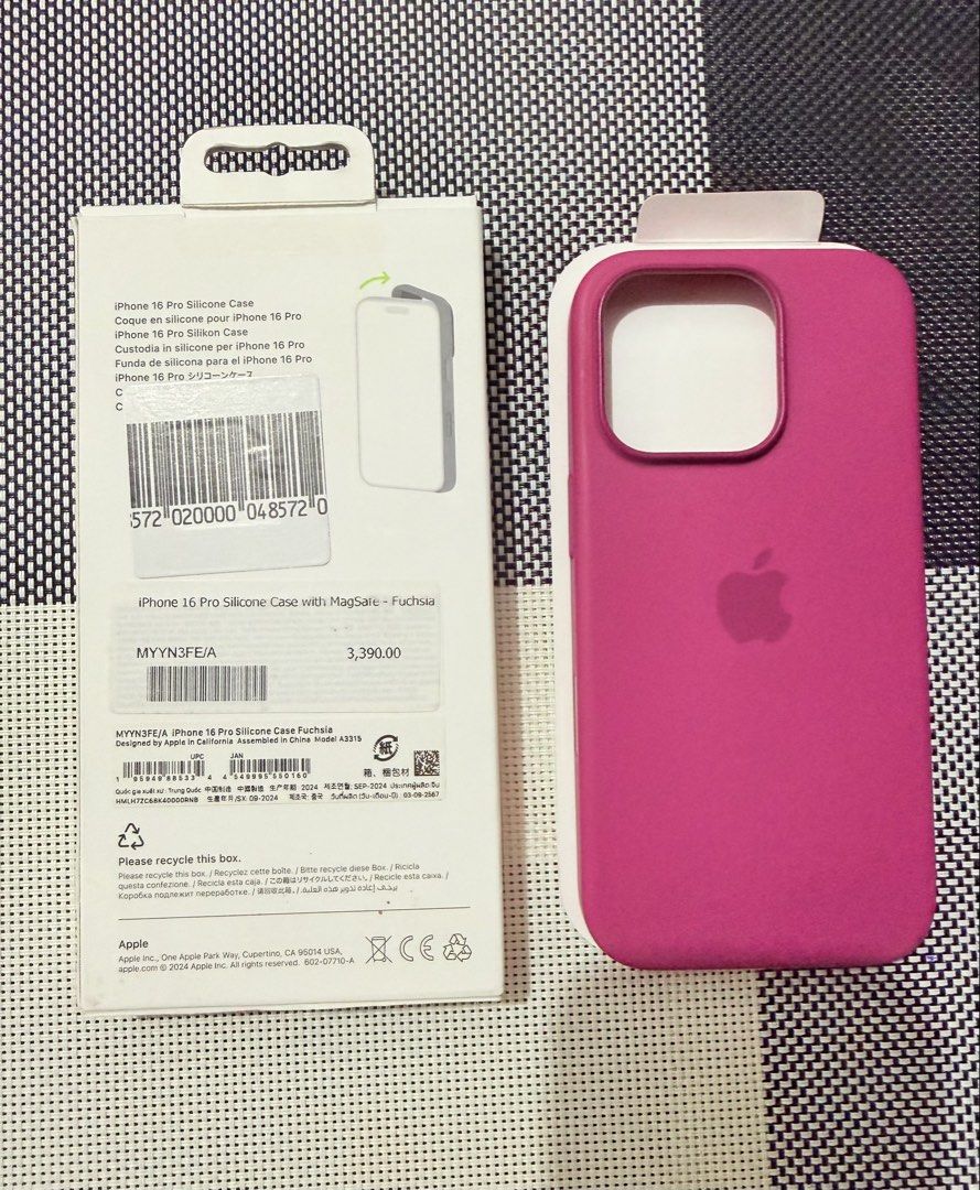 Iphone 16 Pro Silicon Case - Magsafe (Category: Cases & Sleeves) located in Paranaque City. Submitted by ceciliascollection (Listing ID 1468724321, Image 2). Description: Iphone 16 Pro Silicon Case - Magsafe ✔️Color: Fuchsia ✔️with box & paper bag ✔️Original Price ₱3,390.00 ✔️Authentic from Powermac Megamall 📌Hindi masyado nagamit as in parang bago pa RFS: upgrade .