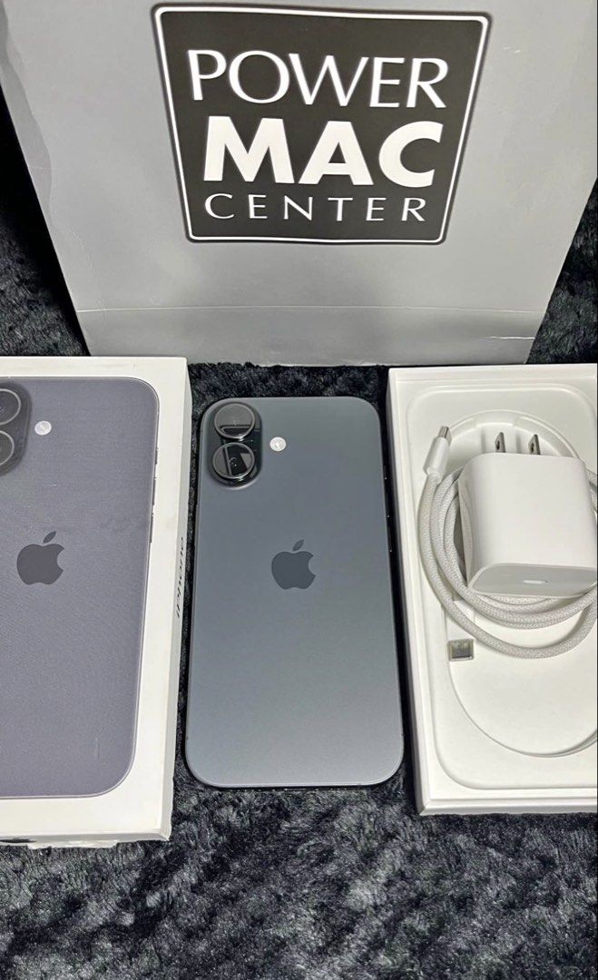 iPhone 17 256 (Category: iPhone 17 Series) located in Manila. Submitted by mave121 (Listing ID 1468783296, Image 1). Description: Complete mac paper box.