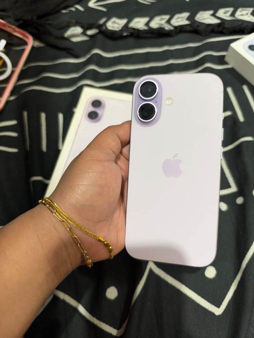 IPHONE 17 256GB (Category: iPhone 17 Series) located in Santa Maria. Submitted by stealdealts (Listing ID 1468828861, Image 2). Description: IPHONE 17 256GB COMPLETE SET WITH BOX & CHARGER NO HISTORY OF REPAIR.