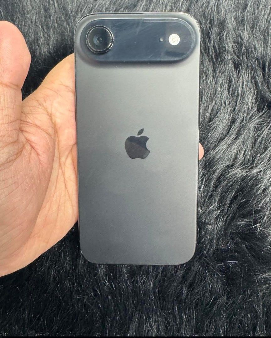 iPhone 17 Air (Category: iPhone 17 Series) located in Manila. Submitted by pkjhgfdsa (Listing ID 1468724722, Image 1). Description: Apple iPhone 17 Air 256gb Factory Unlocked - Black Quickspecs: -iOS 26.6.1 -100% Batt health -9 Cycle Count -NTC Approved! Inclusions: Unit itself and charger See pics to appreciate! ✅ Price is Negotiable PM lang!!.