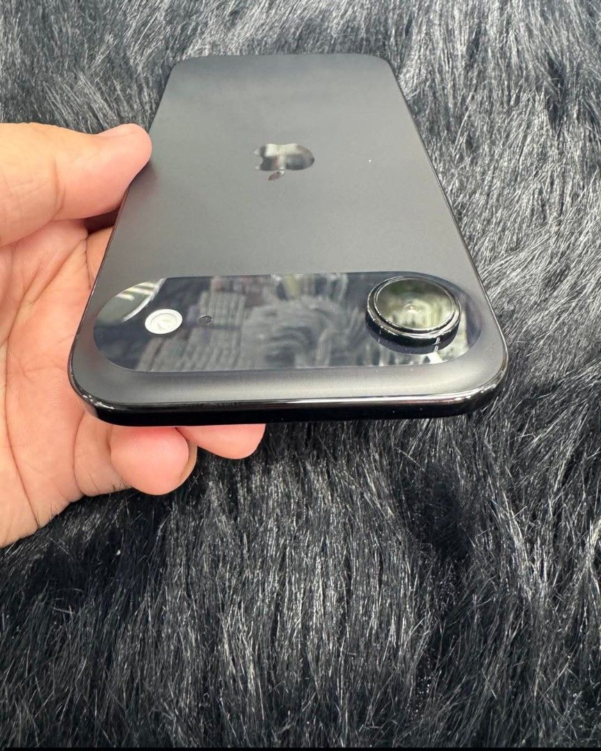 iPhone 17 Air (Category: iPhone 17 Series) located in Manila. Submitted by pkjhgfdsa (Listing ID 1468724722, Image 2). Description: Apple iPhone 17 Air 256gb Factory Unlocked - Black Quickspecs: -iOS 26.6.1 -100% Batt health -9 Cycle Count -NTC Approved! Inclusions: Unit itself and charger See pics to appreciate! ✅ Price is Negotiable PM lang!!.