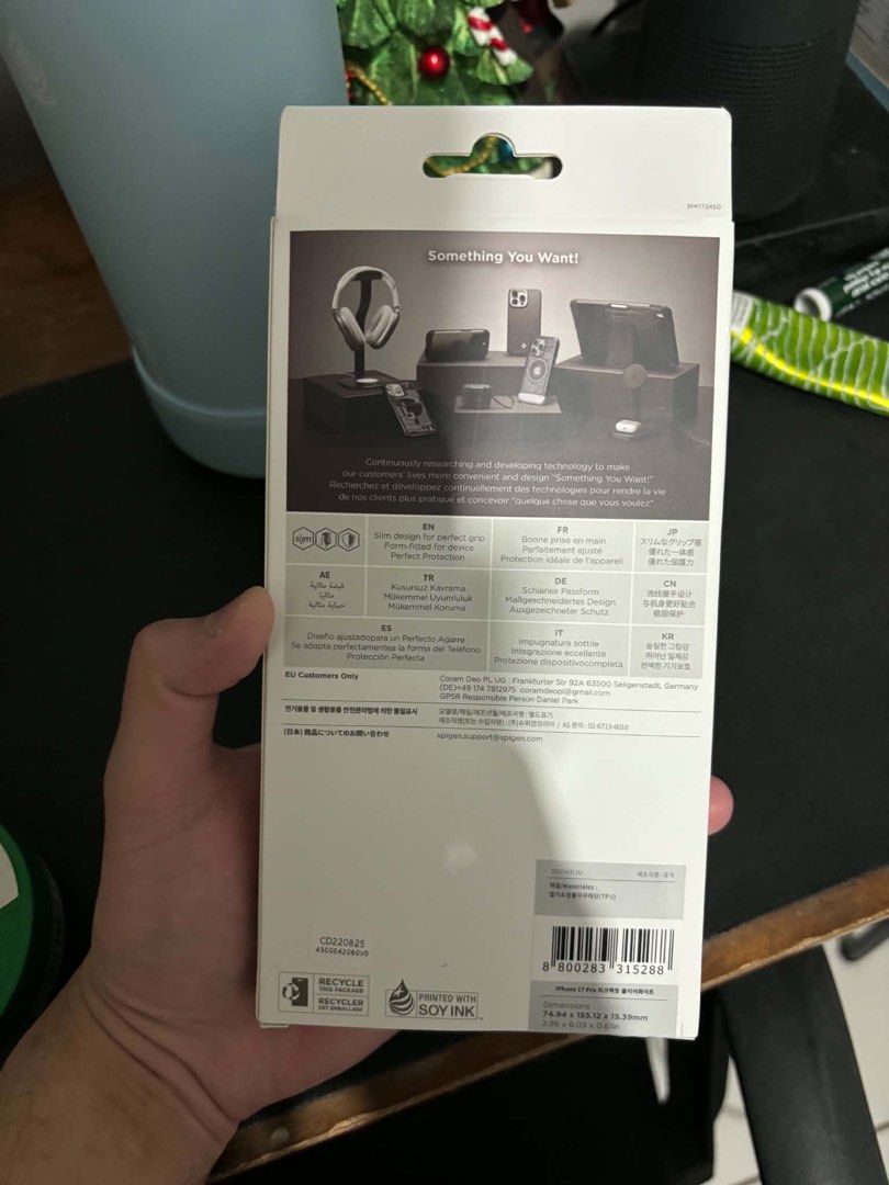 Iphone 17 pro spigen case (Category: Cases & Sleeves) located in Manila. Submitted by calmbear-c343 (Listing ID 1468808789, Image 2). Description: RFS: wrong model - not yet used.
