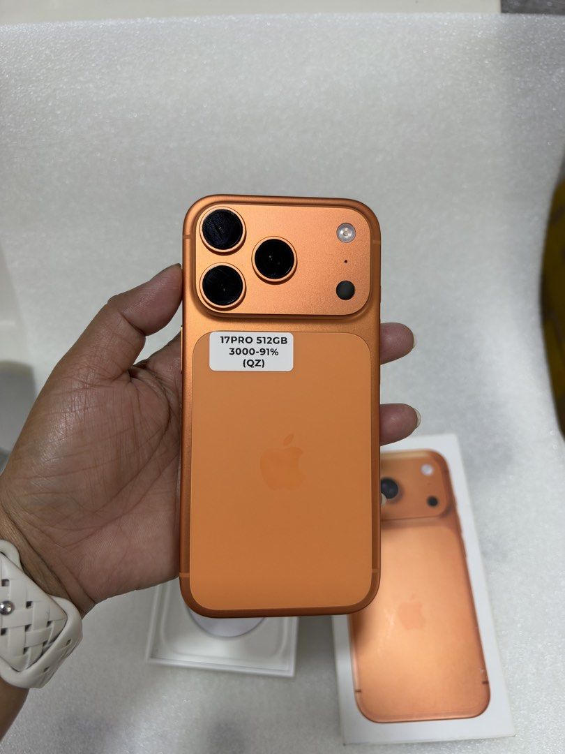 IPHONE 17PRO 512GB (Category: Announcements) located in Quezon City. Submitted by lyra23199525441 (Listing ID 1468765805, Image 3). Description: Hongkong variant Original All goods Working all With original box cable(used).