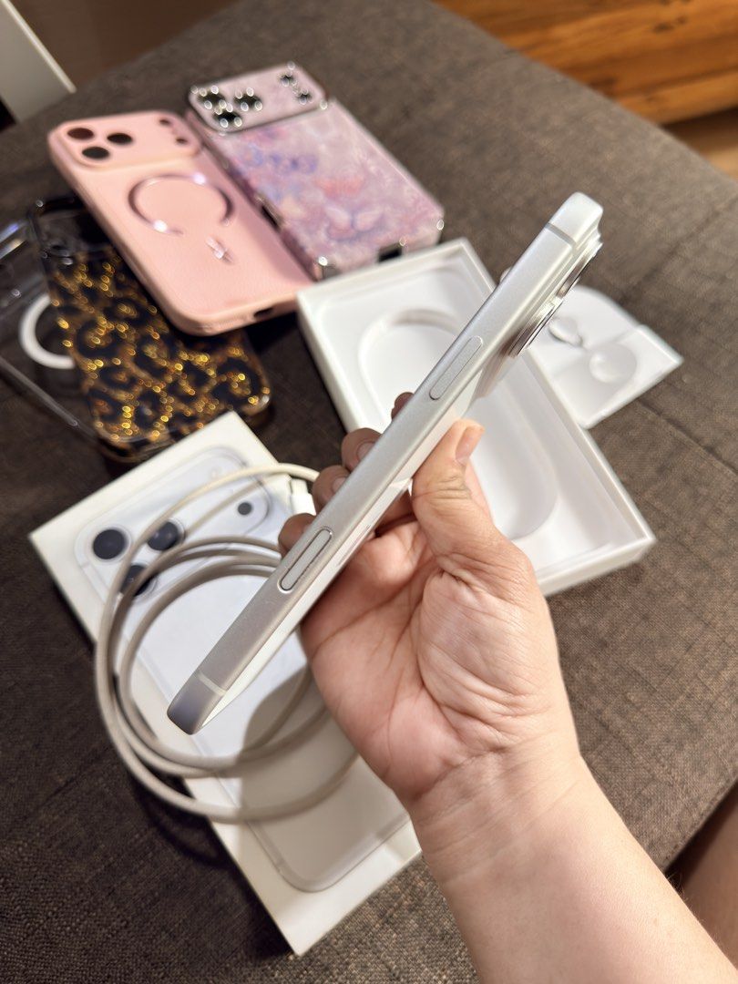 iPhone 17promax 256gb silver (Category: iPhone 17 Series) located in Manila. Submitted by micae16 (Listing ID 1468762190, Image 3). Description: For sale only iPhone 17promax 256gb No issue No history of repair No dents or scratch All parts orig 89bh orig Openline any sim Ntc approved Comes with Cases | orig cord | orig box Loc mam.