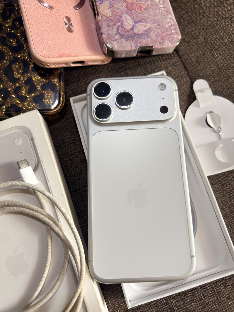 iPhone 17promax 256gb silver (Category: iPhone 17 Series) located in Manila. Submitted by micae16 (Listing ID 1468762190, Image 2). Description: For sale only iPhone 17promax 256gb No issue No history of repair No dents or scratch All parts orig 89bh orig Openline any sim Ntc approved Comes with Cases | orig cord | orig box Loc mam.