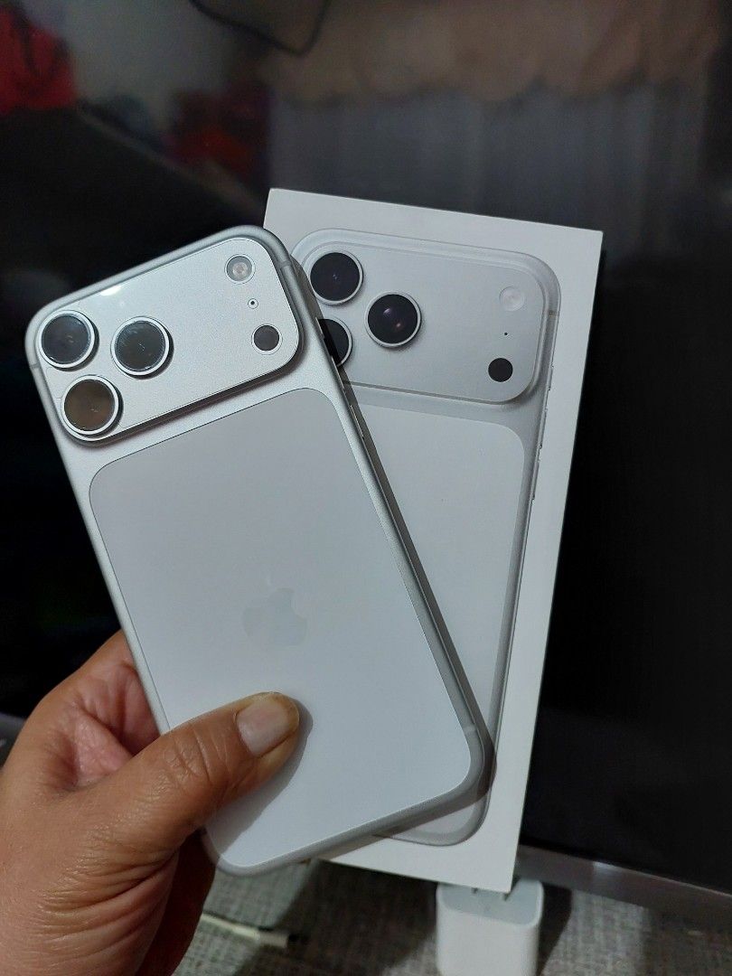 Iphone 17promax 512gb silver 2ndhand (Category: iPhone 17 Series) located in Manila. Submitted by chelle_gadgetshop (Listing ID 1468893777, Image 1). Description: iphone 17promax 512gb silver factory unlock slightly use ntc approval 100% battery health warranty apple 32 cycle count no issue Chek all u want call or text me 09279944333.09353229255 we do meet up cash on delivery pick up store grenhills shopping center san juan .