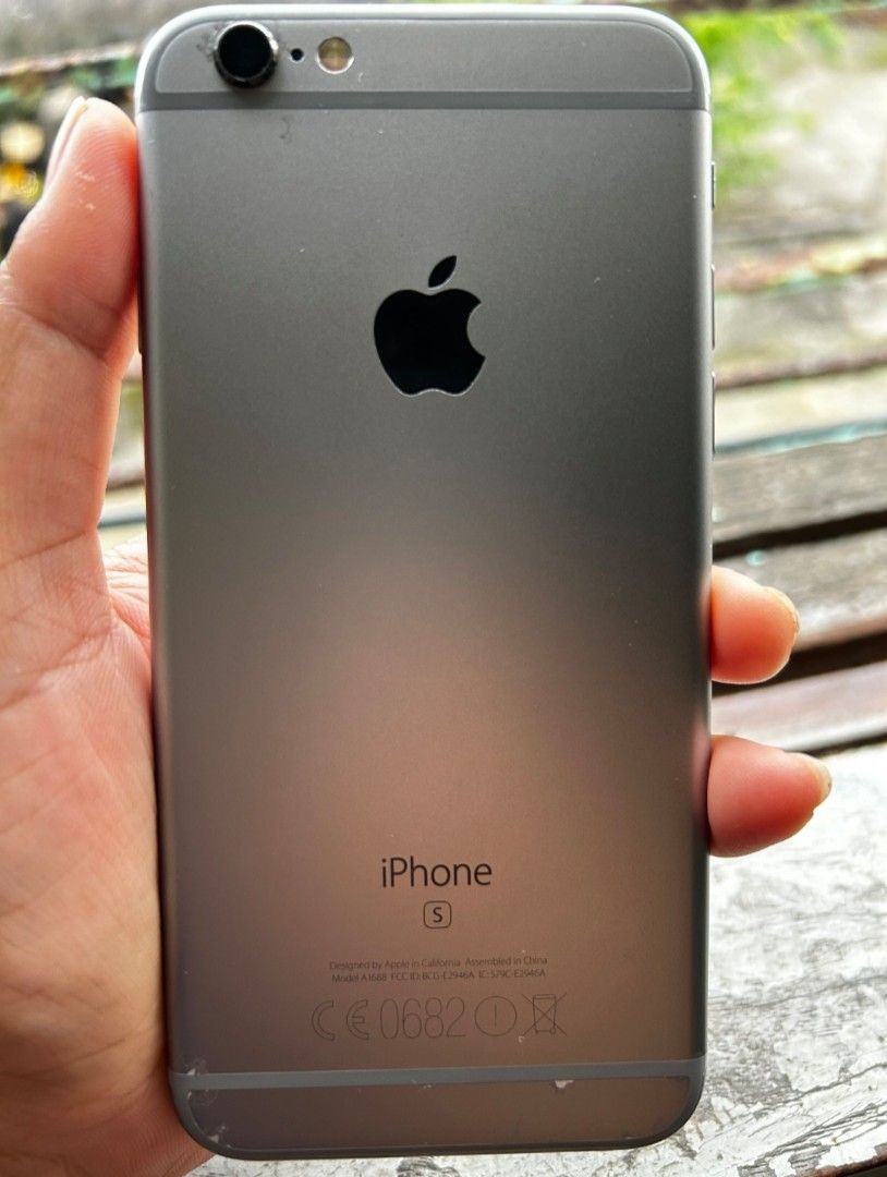 iPhone 6s 128gb (Category: iPhone 6 Series) located in Navotas City. Submitted by jhasminegr33127 (Listing ID 1468891043, Image 1). Description: 128gb both cameras working in good condition iOS 15 replaced batt (original battery) factory unlocked and pwede preset inclusion: fast charging cord, 2case can send other sample photos .