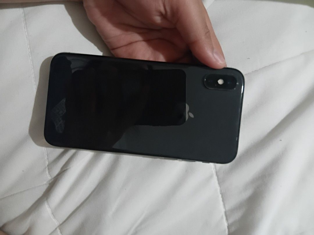 iPhone x 64 gb 4.5k (Category: iPhone X Series) located in Quezon City. Submitted by vashanty_ (Listing ID 1468776823, Image 2). Description: -100% batt health (kakapalit lang ng batt YOOBAO yung brand) -Working true tone -Working face id -Working apple id basta may account ka na -No sim restrictions -Meron dumi kaonti sa gilid ng phone SM Fairview, SM North, Cubao.