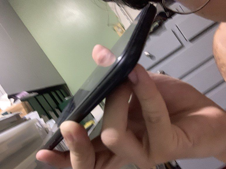 Iphone X (read description) (Category: iPhone X Series) located in Manila. Submitted by juanmanuel06293 (Listing ID 1468807873, Image 1). Description: Needs a battery and screen change does not turn on..
