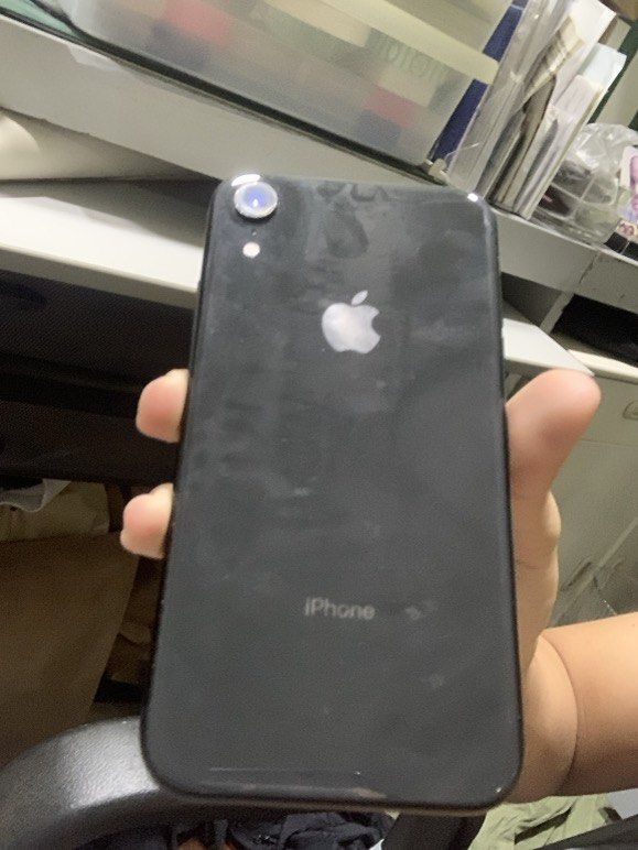 Iphone X (read description) (Category: iPhone X Series) located in Manila. Submitted by juanmanuel06293 (Listing ID 1468807873, Image 3). Description: Needs a battery and screen change does not turn on..