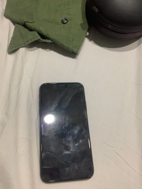 Iphone X (read description) (Category: iPhone X Series) located in Manila. Submitted by juanmanuel06293 (Listing ID 1468807873, Image 2). Description: Needs a battery and screen change does not turn on..