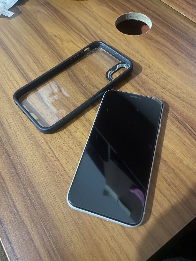 IPhone XR 128GB White (Category: iPhone X Series) located in Malolos. Submitted by ronc22 (Listing ID 1468800218, Image 1). Description: Iphone xr - Original PH variant -128gb -factory unlock any sim pwede -all working face id working -lcd replaced, good display no ghost touch -70% batt health orig battery Color White Inclusions: Box, Free Case Price negotiable if sure buyer.