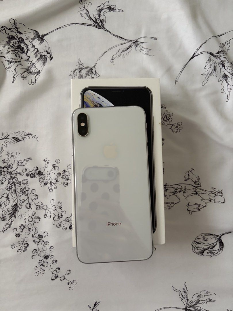 Iphone XS Max 256gb Color White (Category: iPhone X Series) located in Bulacan. Submitted by fallongallon (Listing ID 1468734792, Image 1). Description: 71% battery health as per photo Has a small crack top right portion of the screen Dual Physical Sim Negotiable .