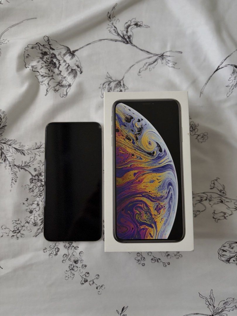 Iphone XS Max 256gb Color White (Category: iPhone X Series) located in Bulacan. Submitted by fallongallon (Listing ID 1468734792, Image 3). Description: 71% battery health as per photo Has a small crack top right portion of the screen Dual Physical Sim Negotiable .