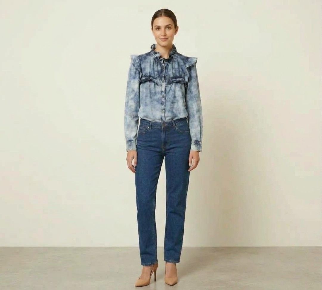 Isabel Marant (Category: Longsleeves) located in Iba. Submitted by selector_items (Listing ID 1468874318, Image 1). Description: Soft Denim✅👌 Want it Parisian?? Want it Luxxe? 👇❣️ Isabel Marant is considered luxury / designer brand* ✨Isabel Marant = "Contemporary Luxury" / "Luxury Boho"* **Brand DNA** Parisian boho-chic Why it's luxury:* 1. *Materials*: 100% cotton, high-quality denim 2. *Made in*: Europe - Tunisia, France, Italy, Portugal per 