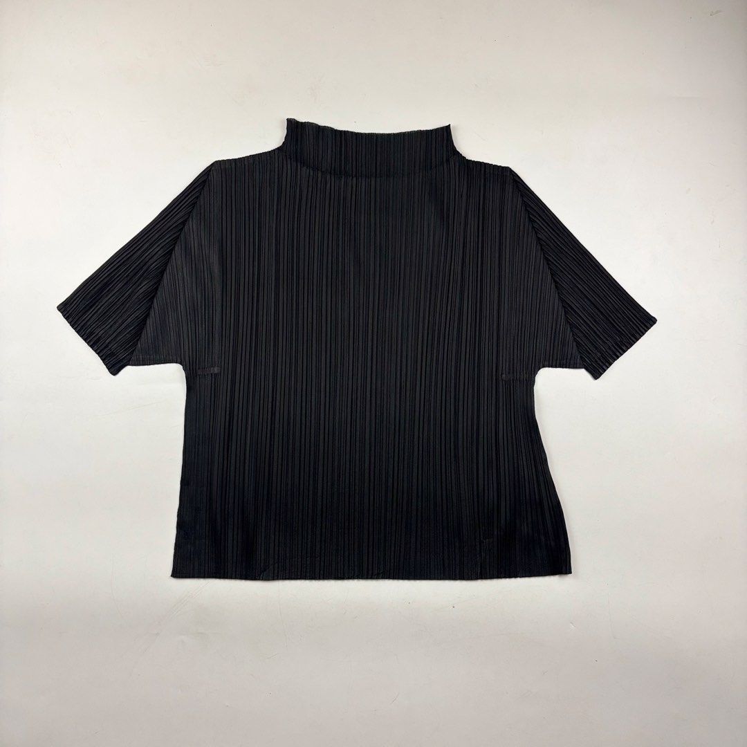 Issey Miyake Pleats Please Box Shoulder Pleated Top (Category: Blouses) located in Makati City. Submitted by ragrepository (Listing ID 1468731035, Image 2). Description: Issey Miyake Pleats Please Box Shoulder Pleated Top Tagged as 3 Length- 19” Pit to pit- 15.5” Sleeves- 9.5” Shoulder-13” Condition-9/10 Flaw- None .