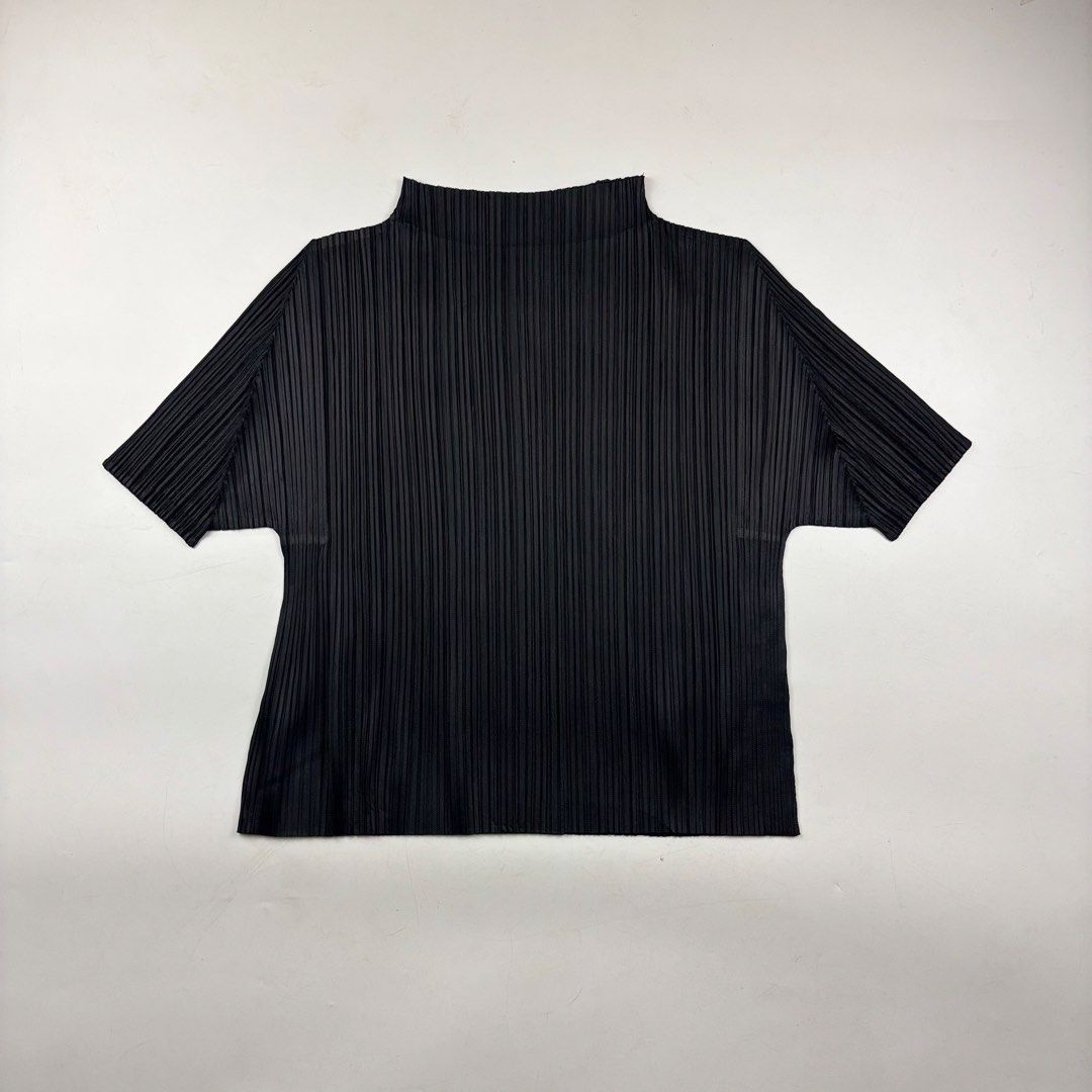 Issey Miyake Pleats Please Box Shoulder Pleated Top (Category: Blouses) located in Makati City. Submitted by ragrepository (Listing ID 1468731035, Image 1). Description: Issey Miyake Pleats Please Box Shoulder Pleated Top Tagged as 3 Length- 19” Pit to pit- 15.5” Sleeves- 9.5” Shoulder-13” Condition-9/10 Flaw- None .