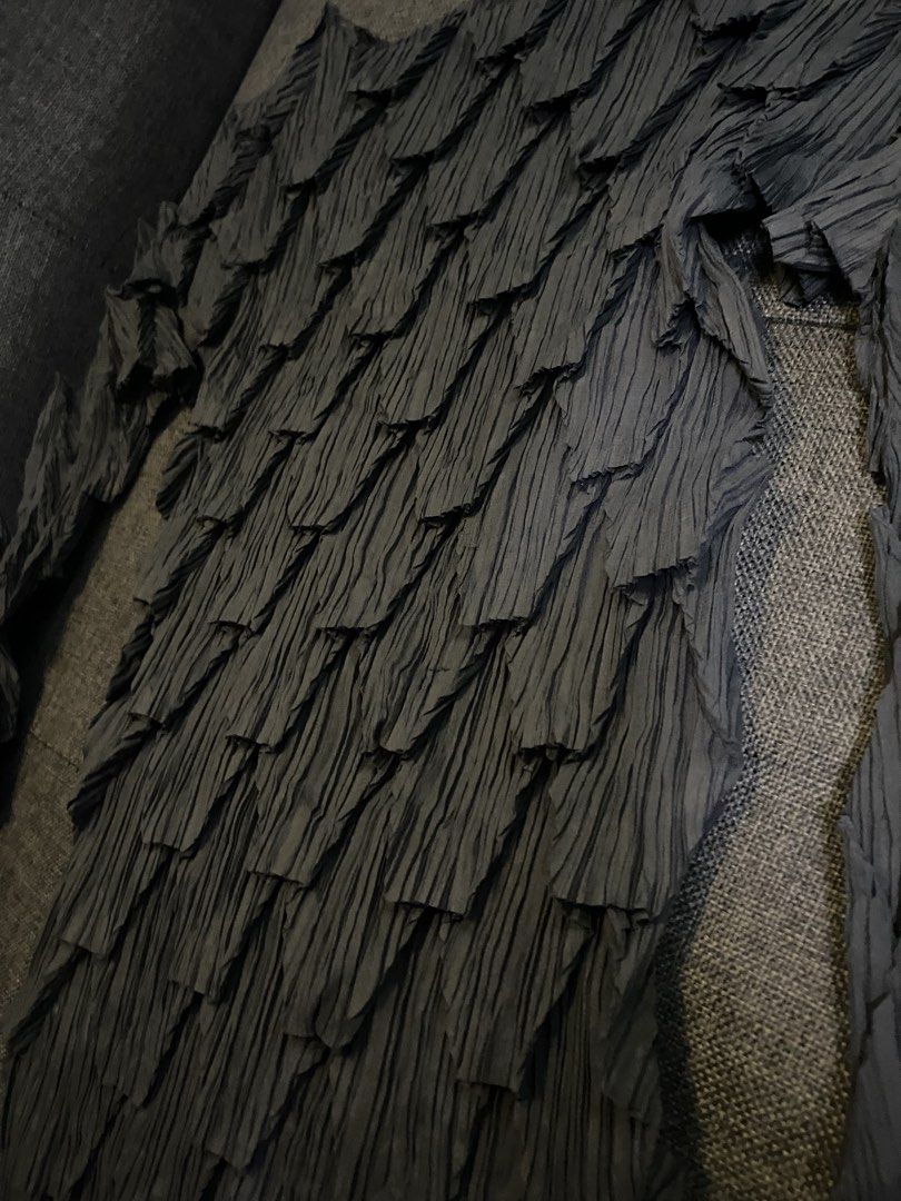 Issey miyake Trigle pleats (Category: Luxury Apparel) located in Caloocan City. Submitted by luxurymurayta888 (Listing ID 1468787416, Image 3). Description: as new.