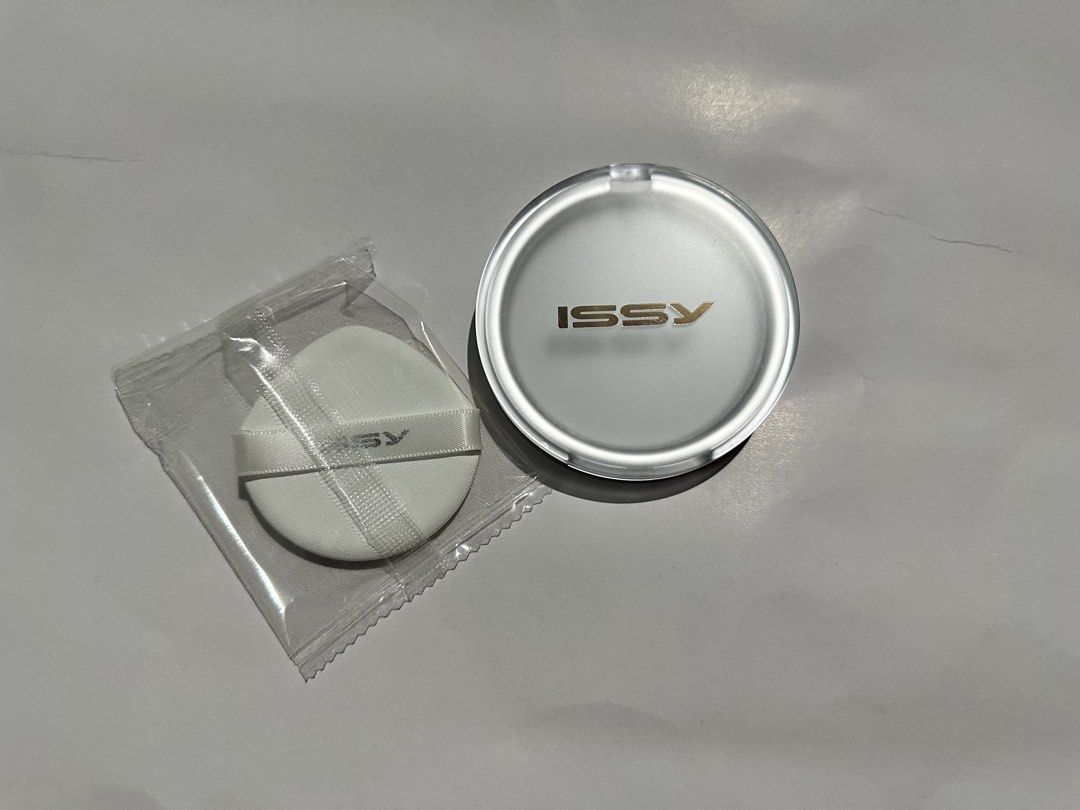 Issy Clear Gel Powder (Category: Makeup) located in Quezon City. Submitted by purpletkbum (Listing ID 1468800052, Image 1). Description: - Brand: Issy True Flex Gel Powder - Condition: Brand new, unused (with original box and puff applicator) - Key Benefits: Blurs pores and fine lines, sweat-resistant clear gel formula - Shelf Life: Manufactured August 2025/ Expires August 2028 RFS: extra, not using gel powders anymore.