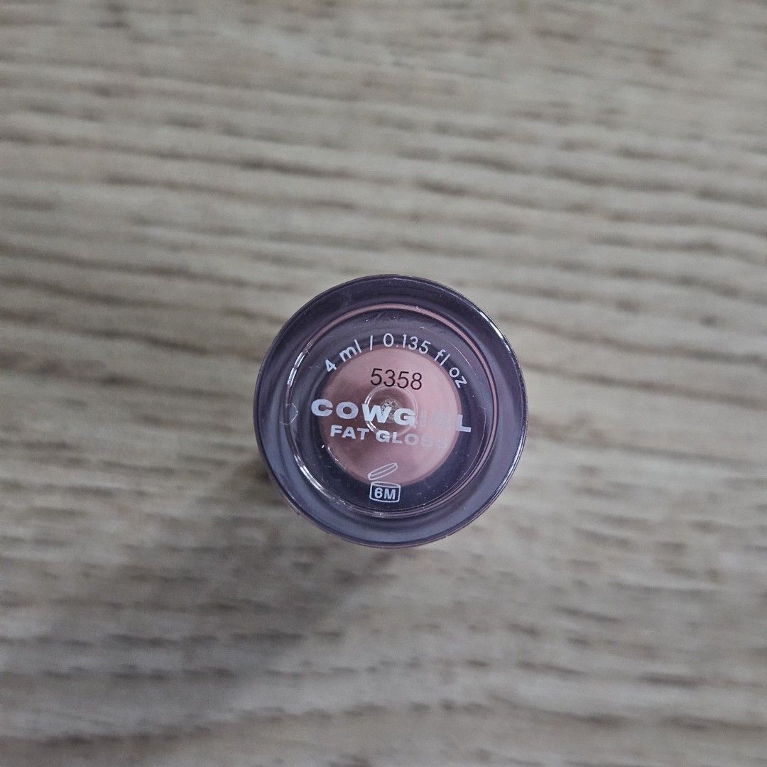 Issy Fat Gloss in Cowgirl (Category: Makeup) located in Quezon City. Submitted by dboba (Listing ID 1468716966, Image 2). Description: nice brown pink lip gloss.