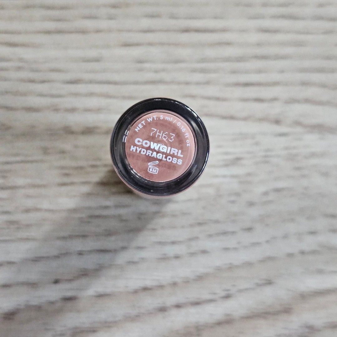 Issy Hydragloss Cowgirl (Category: Makeup) located in Quezon City. Submitted by dboba (Listing ID 1468717015, Image 2). Description: brown pink with some shimmer.