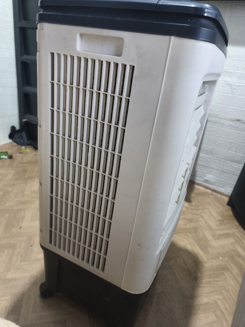 Iwata Jet S-10 Evaporative Air Cooler (Category: Air Conditioning and Heating) located in Cavite. Submitted by agatepjhesielyn (Listing ID 1468796766, Image 2). Description: - Brand/Model: Iwata Jet S-10 Evaporative Air Cooler - Cooling Performance: Honeycomb cooling pad at the back with 3 fan speeds and swing function - Ilan beses lang ito nagamit since nagpa aircon din agad. May bawas pa sa sure buyer. .