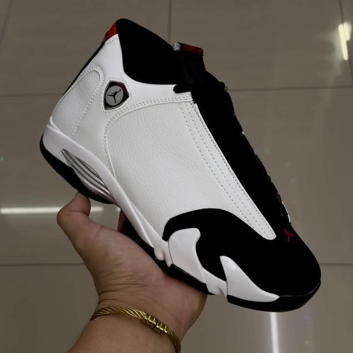 J14 Colorway's (Category: Sneakers) located in Manila. Submitted by josier_181 (Listing ID 1468883778, Image 3). Description: Available now Ma'am/Sir Pm for more details Your order via lalamove COD or GCASH payment. Kung anong nasa post ko po yun po mismo ang dadating na item sa inyo 💯 Good quality and condition Thank you and God bless Womens Size Guide 5US - 36 EU/FR - 22CM 6US - 37 EU/FR - 23CM 6.5US - 37.5 EU/FR - 23.5CM 7US - 38 EU/FR - 24CM