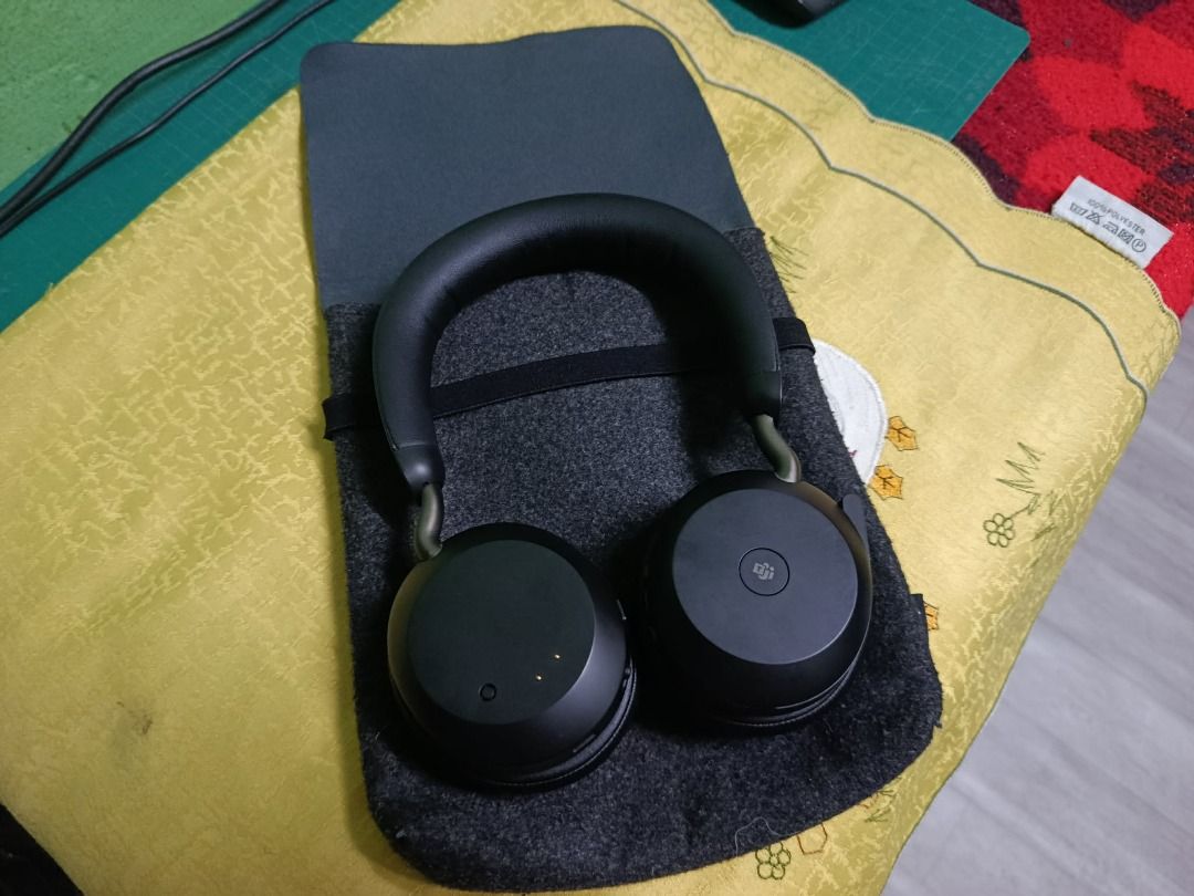 jabra evolve 2 75 headset (Category: Headphones & Headsets) located in Quezon City. Submitted by carou85958 (Listing ID 1468843497, Image 3). Description: JABRA EVOLVE 2 75 100% good 100% working 100% authentic original makinis ayaw kumunek ng usb baka sira na usb pero yung headset connect sya sa cp at laptop basta may bluetooth prize p5k nalang pag complete 7k sagad 17 ibp road batasan hills qc .