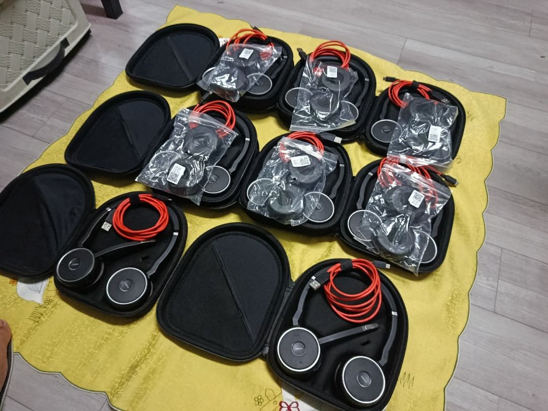 jabra evolve 75se at 75 headset (Category: Headphones & Headsets) located in Quezon City. Submitted by carou85958 (Listing ID 1468828108, Image 2). Description: PAKIBASA PO MUNA PARA DINA PA ULET ULET NA TANONG... 100% good 100% working 100% authentic hinde fake original red wire brandnew foam makinis NO USB DONGLE ....... wireless basta may bluetooth pwede i connect jabra evolve 75se p3k each 17 ibp road batasan hills qc.