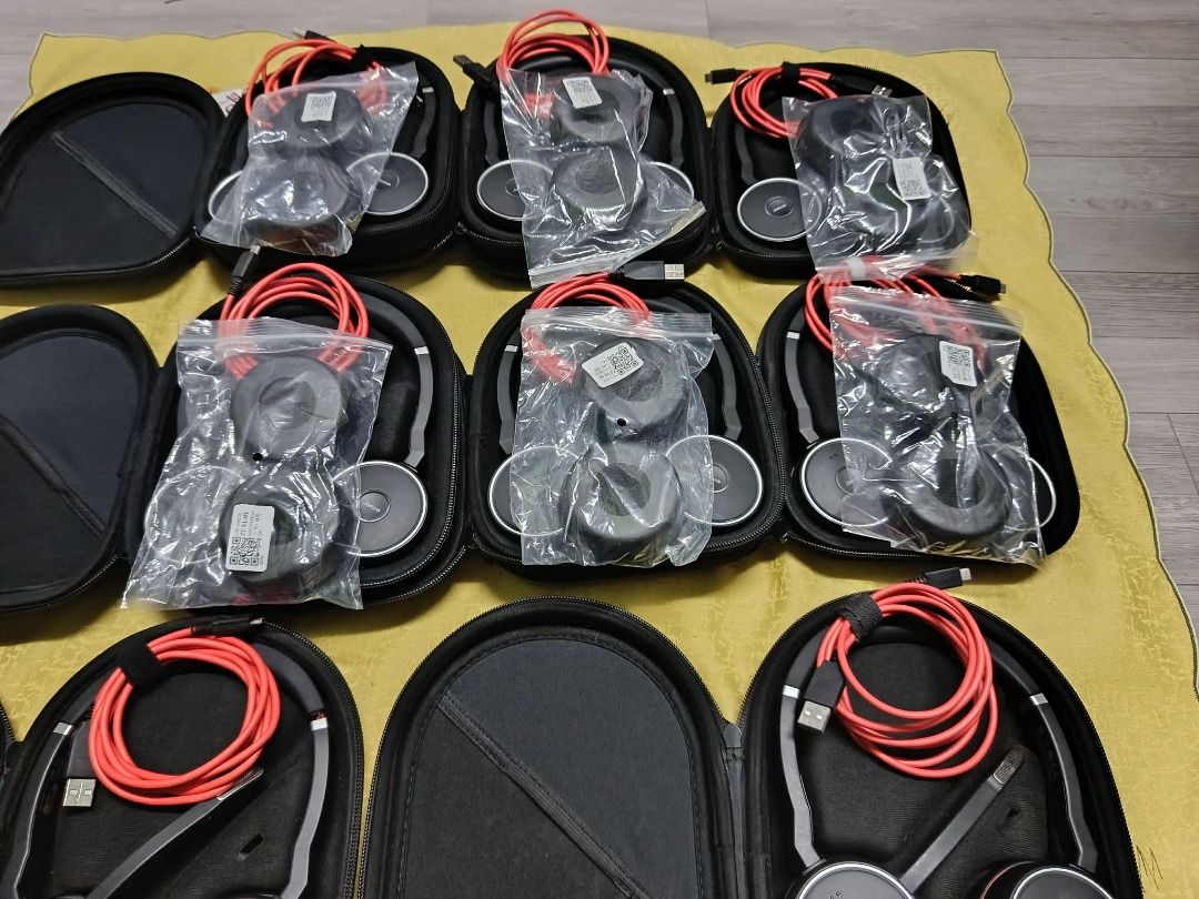 jabra evolve 75se at 75 headset (Category: Headphones & Headsets) located in Quezon City. Submitted by carou85958 (Listing ID 1468828108, Image 3). Description: PAKIBASA PO MUNA PARA DINA PA ULET ULET NA TANONG... 100% good 100% working 100% authentic hinde fake original red wire brandnew foam makinis NO USB DONGLE ....... wireless basta may bluetooth pwede i connect jabra evolve 75se p3k each 17 ibp road batasan hills qc.