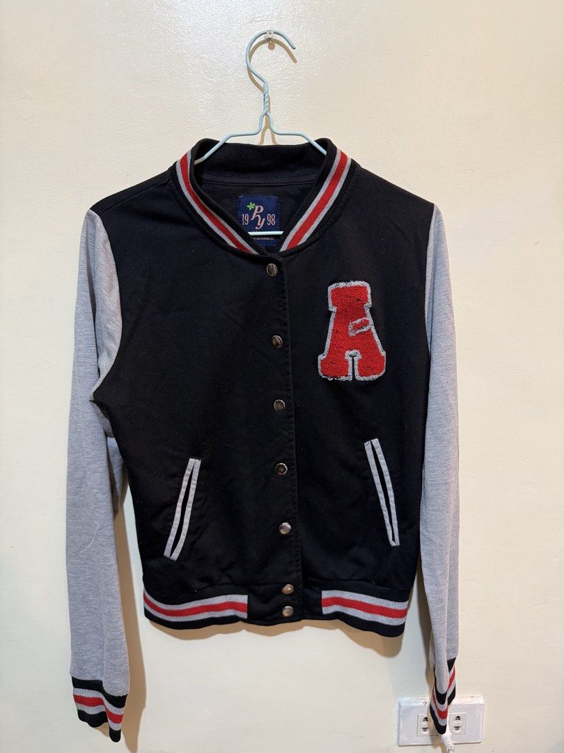 Jacket (Category: Coats, Jackets and Outerwear) located in Manila. Submitted by vastwind-676c (Listing ID 1468883199, Image 3). Description: Di na nagagamit napag liitan na .