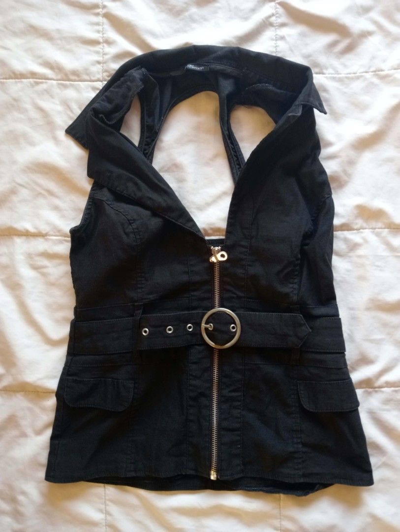 Jane Norman Zip-up (Category: Sleeveless) located in Santo Domingo. Submitted by northdoll (Listing ID 1468862285, Image 1). Description: ୨ৎ Jane Norman Zip-up! 🩰 — ₱199.00 Size: small Issue: none Note: for the bad bitchesss 💌 READ BEFORE BUYING! LOC: Santo Domingo, Ilocos Sur MOP: GCash/SeaBank (payment first) MOD: JNT (sf shouldered by buyer) Shipping fee: L ₱54; V ₱74; M ₱79 Item is thrifted, always manage expectations Always wash before wea