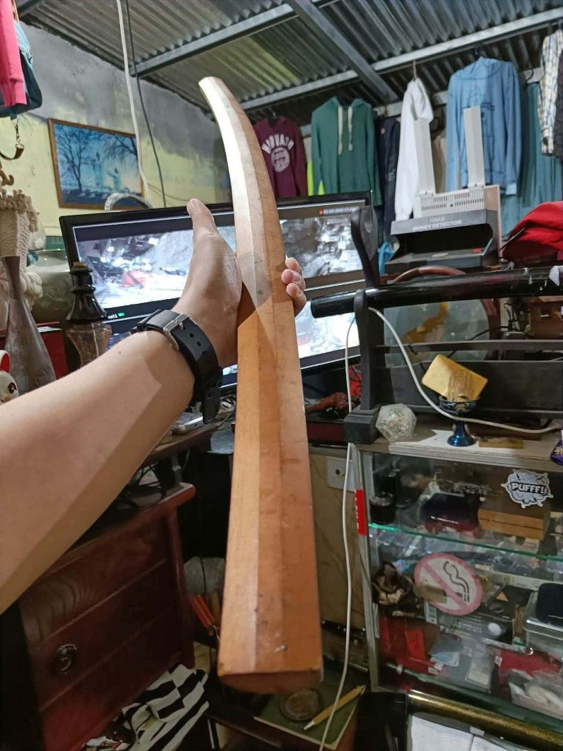 Japanese wooden sword (Category: Other Home Decor) located in Paranaque City. Submitted by jhedplus (Listing ID 1468872302, Image 2). Description: Please read! For sure buyer only! NO COD/COP No reservation The items will be sold to the first payer w/o prior notice. Verbal reservations are not acceptable. Note: All items are vintage. Please manage your expectations accordingly. G cash payment. Shipping via Lalamove Metro Manila. For province: J a