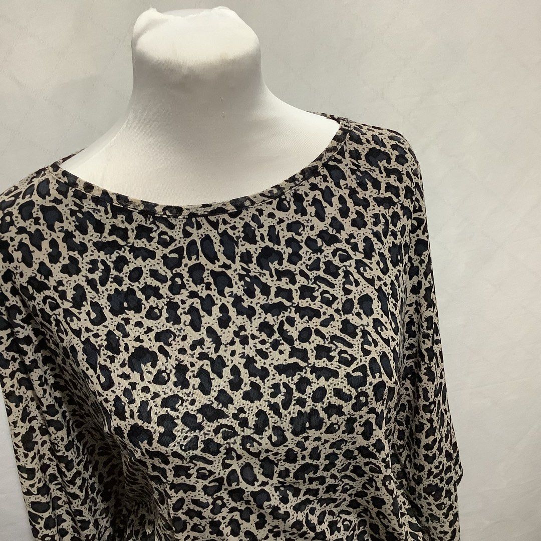 JASON Leopard Batwing Sleeves Blouse (Category: Blouses) located in Cavite. Submitted by kbyshe_catalog (Listing ID 1468852027, Image 2). Description: s-large batwing sleeves style double lining (may tali sa side).